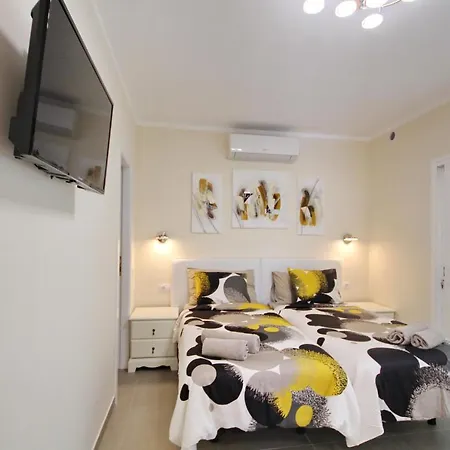 Amazing 5-bedroom In Vila *