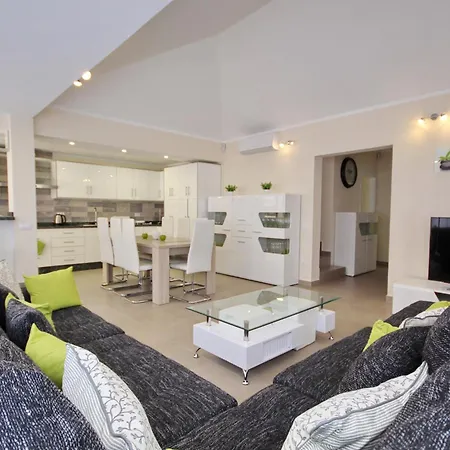Vila Amazing 5-bedroom In *