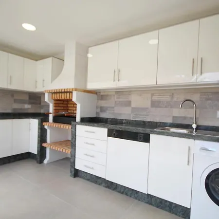 Amazing 5-bedroom In Villa Costa Adeje (Tenerife)