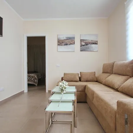 Amazing 5-bedroom In Vila *