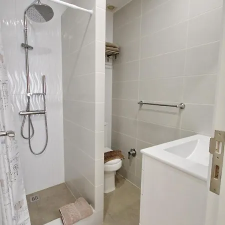 Amazing 5-bedroom In Vila