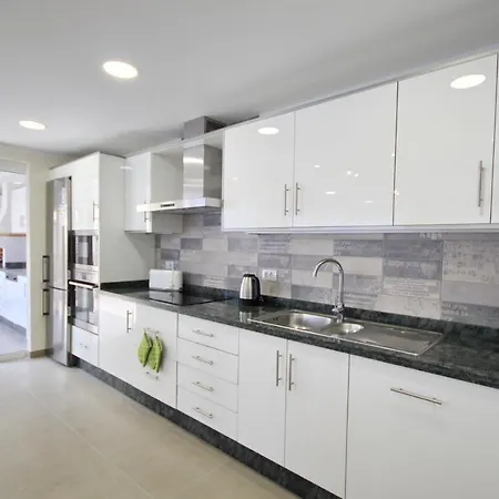 Amazing 5-bedroom In Vila
